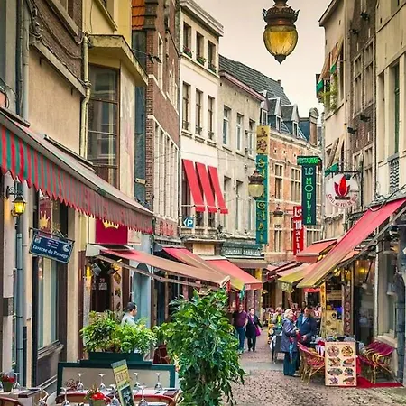 Modern In Molenbeek Saint Jean / 77 M² / Parking Брюссель