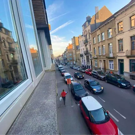 Modern In Molenbeek-saint-jean / 77 M² / Parking *