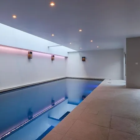 Villa 1000m2 With Indoor Pool Bruxelles
