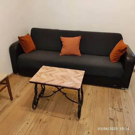 In Bb - Z2 A Hotel *