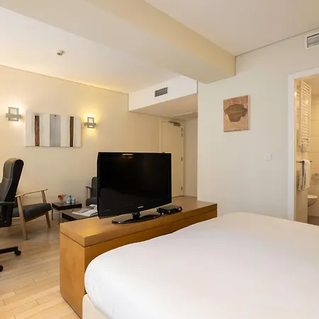 B-aparthotel Grand Place מלון דירות