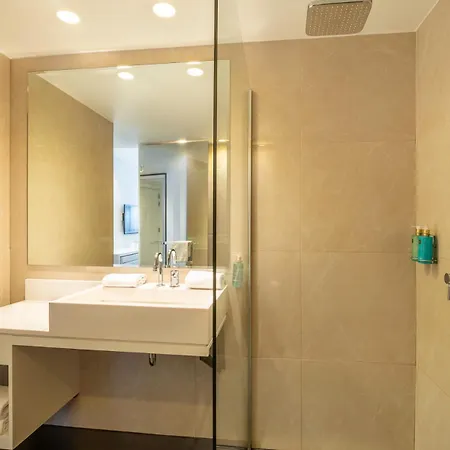 B-aparthotel Regent Lägenhetshotell 4*