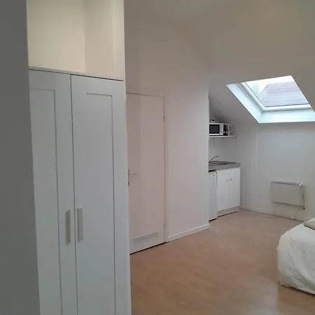 Close To Grand Place For 2 شقة