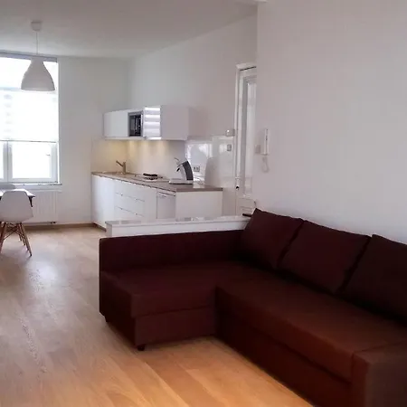 Apartamento Almost White, Near Train, Metro N7688 Bruxelas