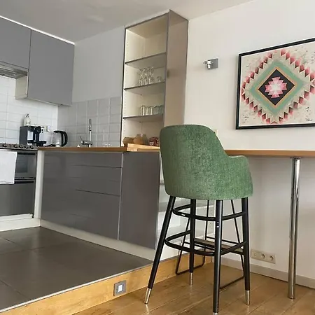 Studio Near Place Stephanie *