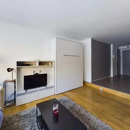 Studio Near Place Stephanie Apartman
