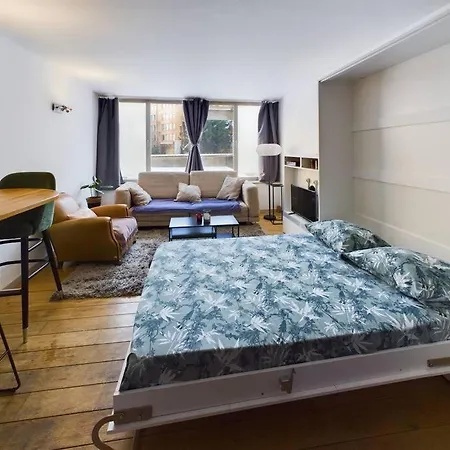 Studio Near Place Stephanie Apartman