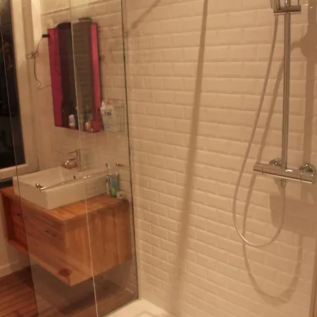 Arti Louise/flagey/centre Lägenhet *