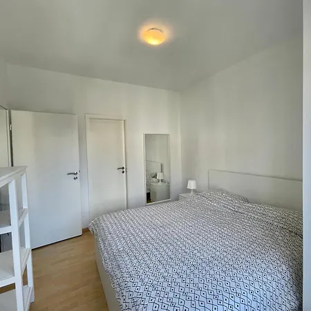 Appartement Un Lumineux Dans Un Quartier Anime #3