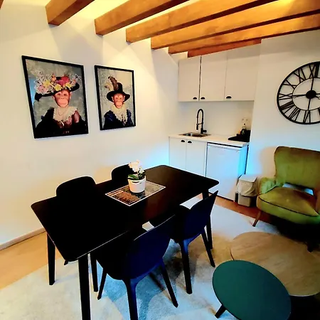 Quartier Louise Apartament *