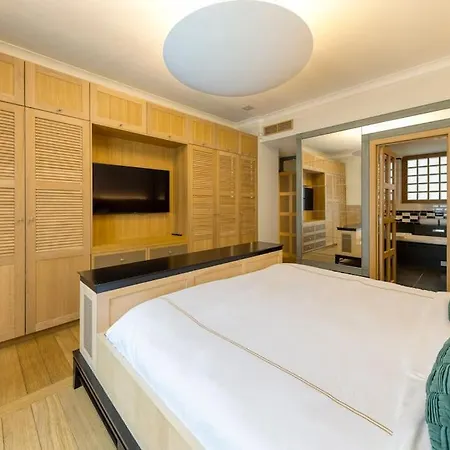 Apartment Luxury: 3br, Prime Location