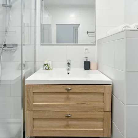 Degroux 82 - Self Check In By Homenhancement Брюссель