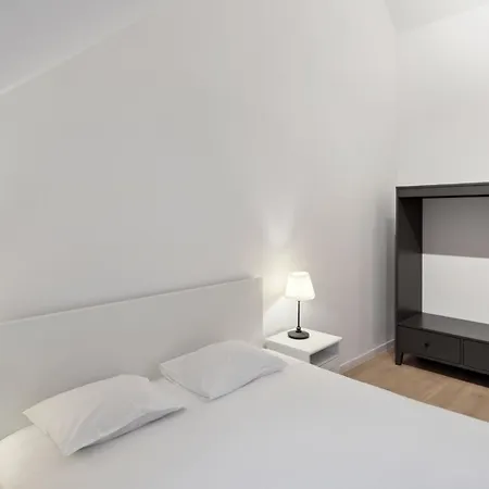 Degroux 82 - Self Check In By Homenhancement 브뤼셀