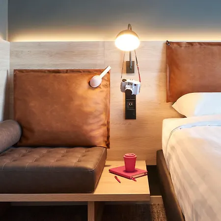 Отель Moxy Center