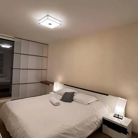 5ensational Eu- Zone Apartment *