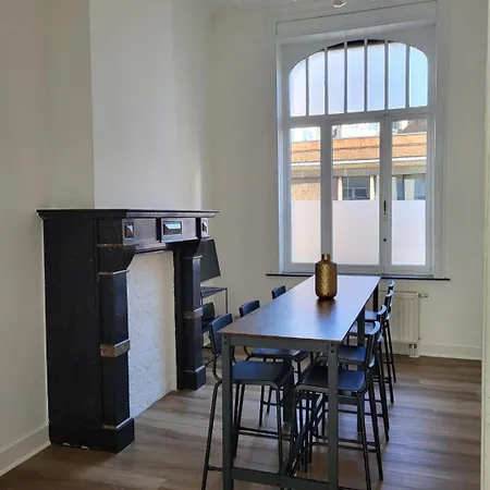 Brussels Bed & Blockchain Private With Shared Bathroom ゲストハウス