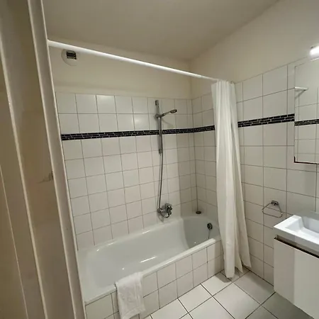 شقة 3 Bedroom In Center With Balcony View *