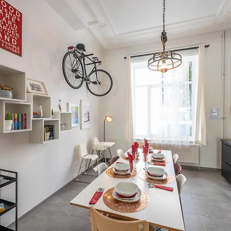 Superb 3 Bedroom & 3 Bathroom Duplex In Centre Bruxelles