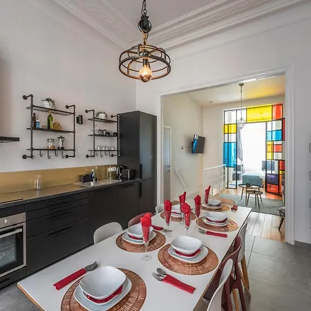 Superb 3 Bedroom & 3 Bathroom Duplex In Centre