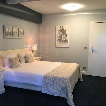 ファースト ユーロフラット 4*