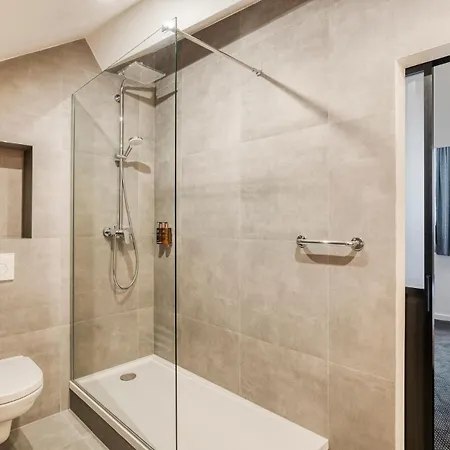 Aris Grand Place Hotel