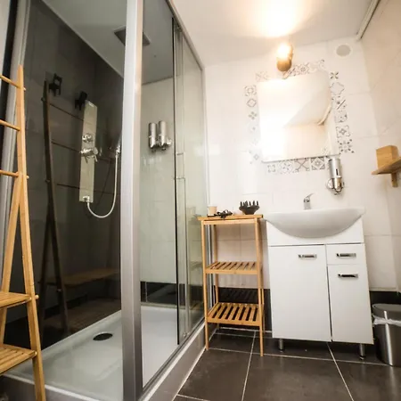 Centre Hidden Gem! For Up To 3 People Apartment
