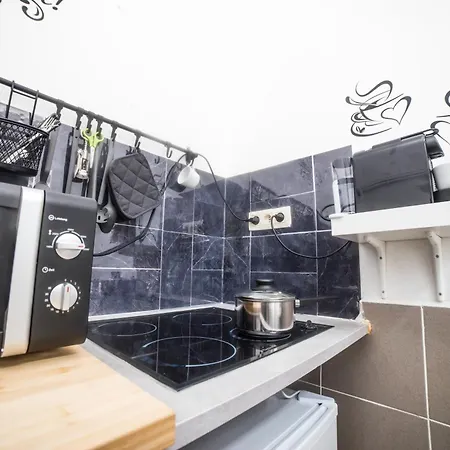 Centre Hidden Gem! For Up To 3 People * Brussels