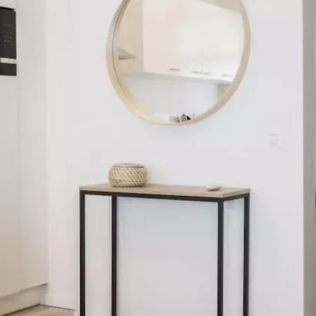 Brand New 1 Bedroom In The Center Апартаменты Брюссель