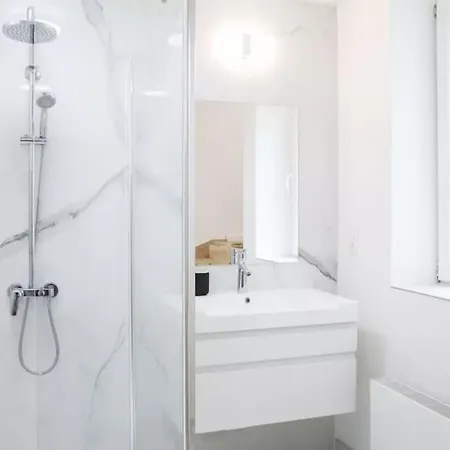 Brand New 1 Bedroom In The Center Апартаменты