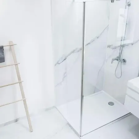 Апартаменты Brand New 1 Bedroom In The Center *
