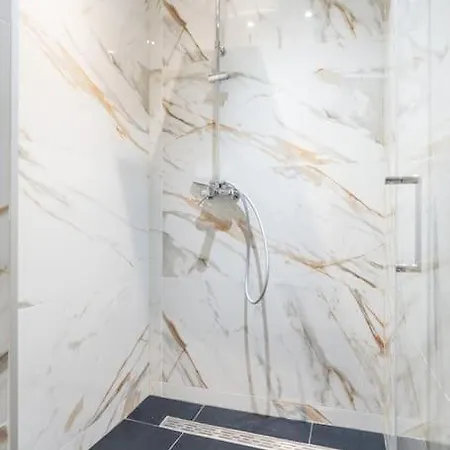 Luxueux 5 Apartment *