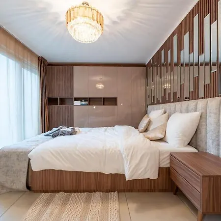 Apartment Luxueux 5 *