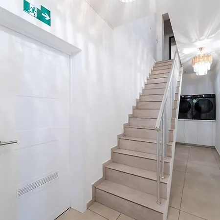 Luxueux 5 Apartment *