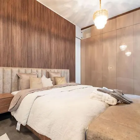 Apartment Luxueux 5 *