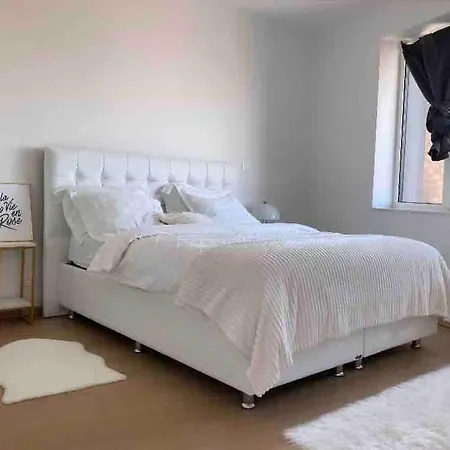 Luxury With Stunning View & Free Parking *
