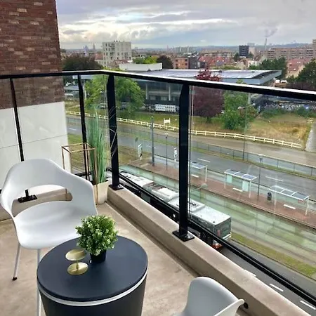 Luxury With Stunning View & Free Parking *