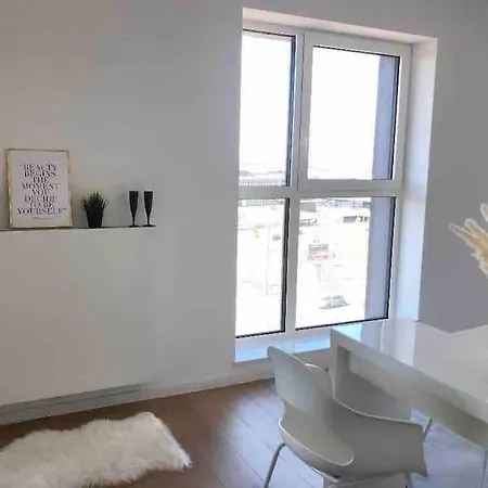 Luxury With Stunning View & Free Parking アパート