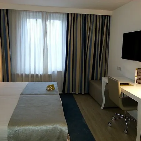 酒店 Catalonia Grand Place 4*