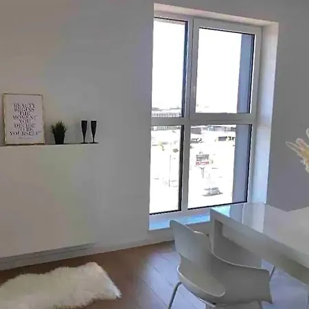 شقة Luxury With Stunning View & Free Parking بروكسل