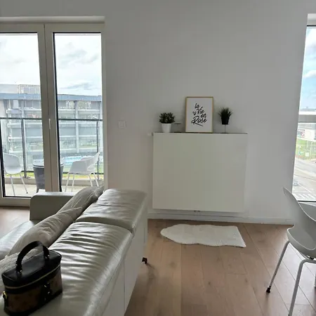 Luxury With Stunning View & Free Parking شقة *
