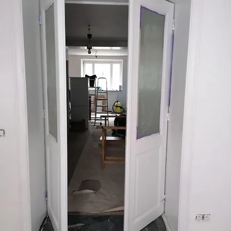 In Maison De Metre In Etterbeek 公寓