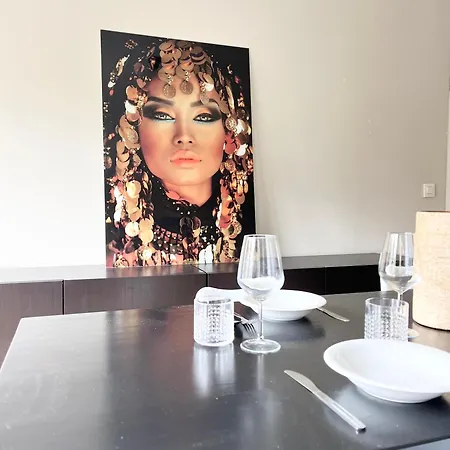 Beautiful One Bedroom Flat Flagey Апартаменты *