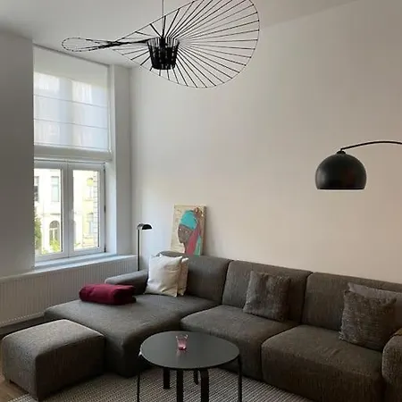 Recent Fully Renovated Апартаменты