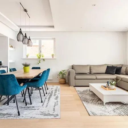 European Heart 2-bedroom Flat. Bruxelles