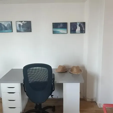 Charming In Etterbeek 70 M² With Balcony Brüsszel