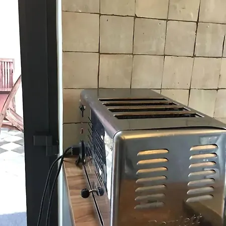 Spacious In Brussels, Large Private Garden Apartament Bruksela