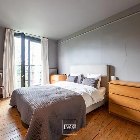 Spacious In Brussels, Large Private Garden Apartament