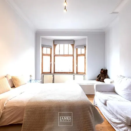 Spacious In Brussels, Large Private Garden Lejlighed *