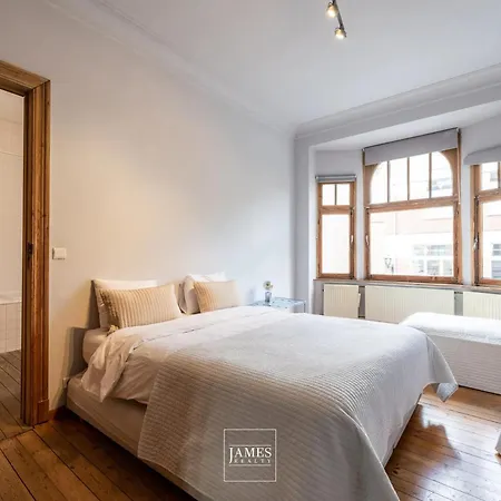 Spacious In Brussels, Large Private Garden Apartament Bruksela