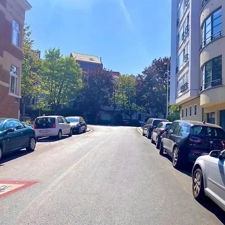 Spacious In Brussels, Large Private Garden Apartament Bruksela